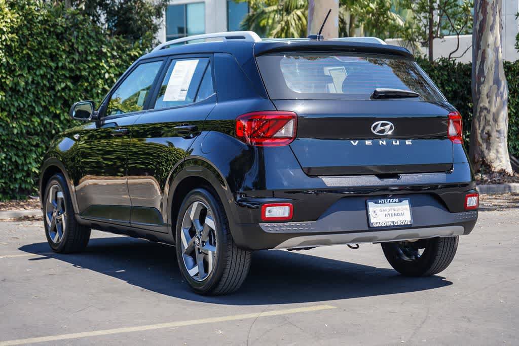 Certified 2024 Hyundai Venue SEL FWD image 4