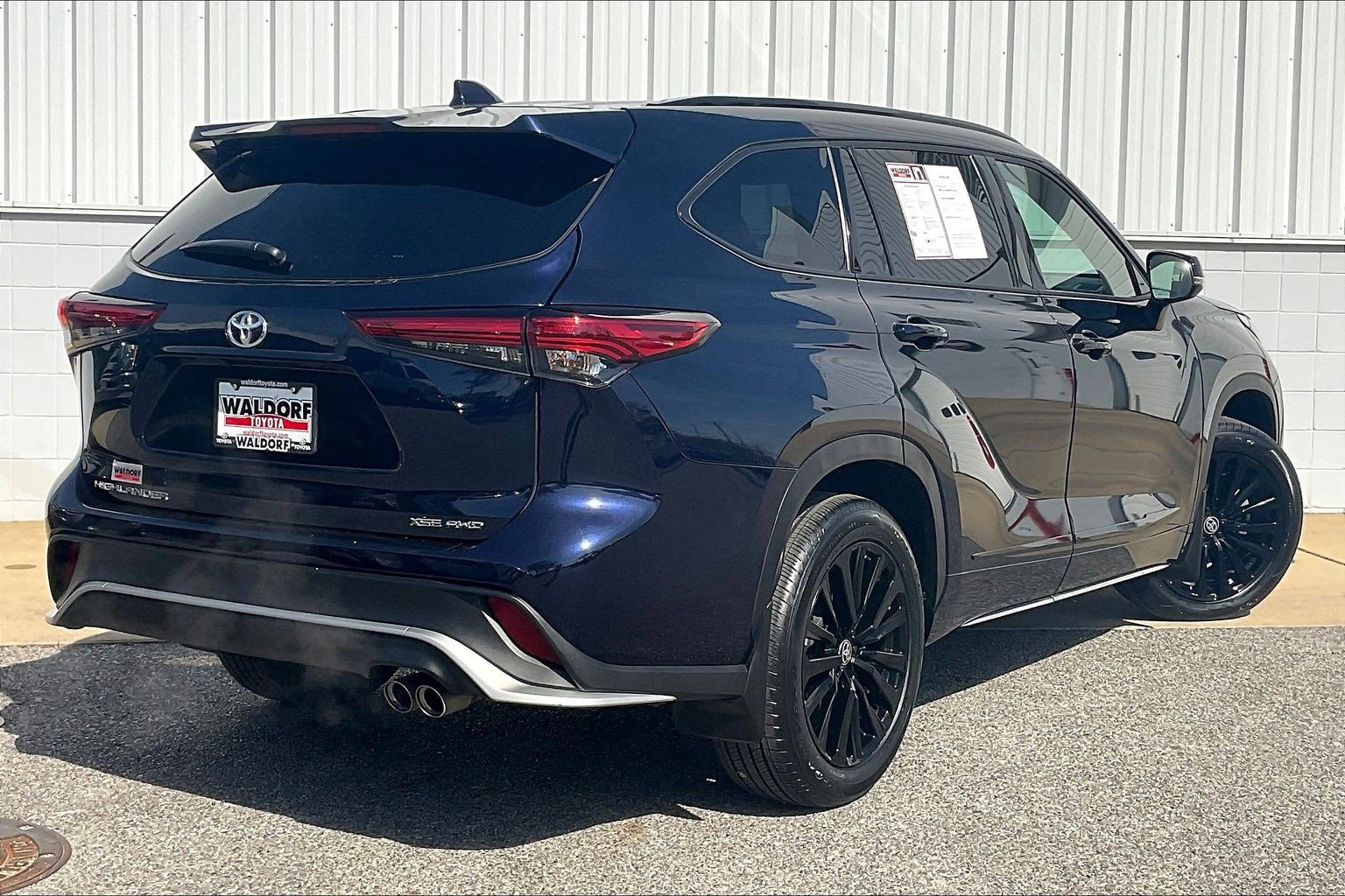 Used 2023 Toyota Highlander XSE AWD/4WD image 17