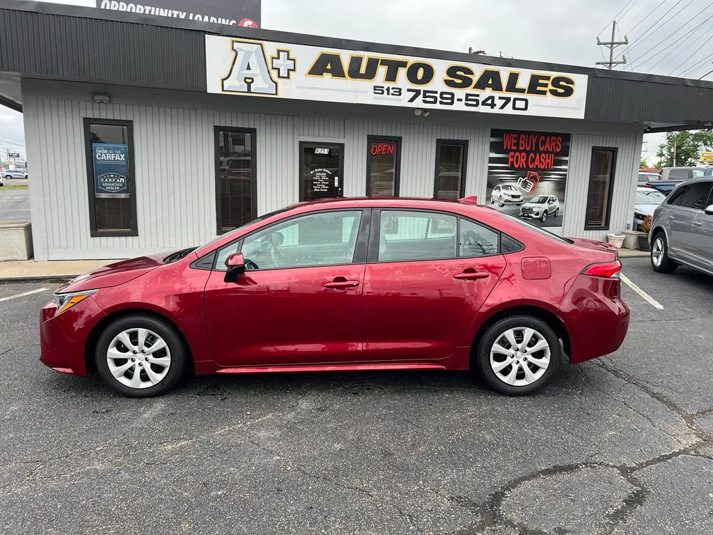Used 2025 Toyota Corolla LE FWD image 1