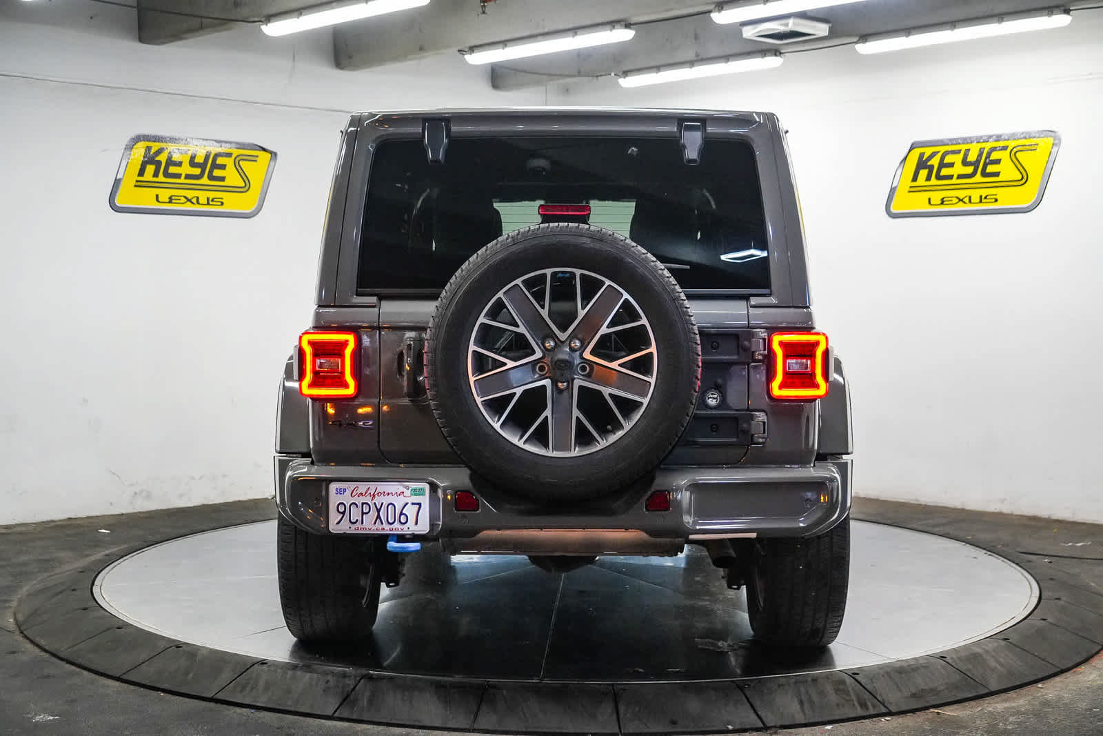 Used 2022 Jeep Wrangler Unlimited Sahara AWD/4WD image 7