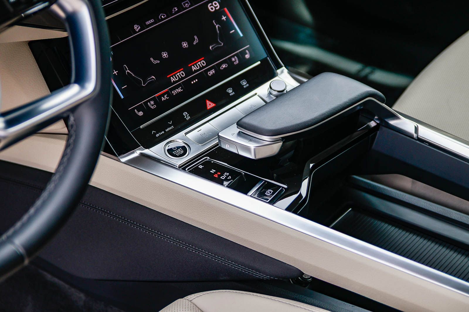 Used 2024 Audi Q8 e-tron Premium Plus image 21