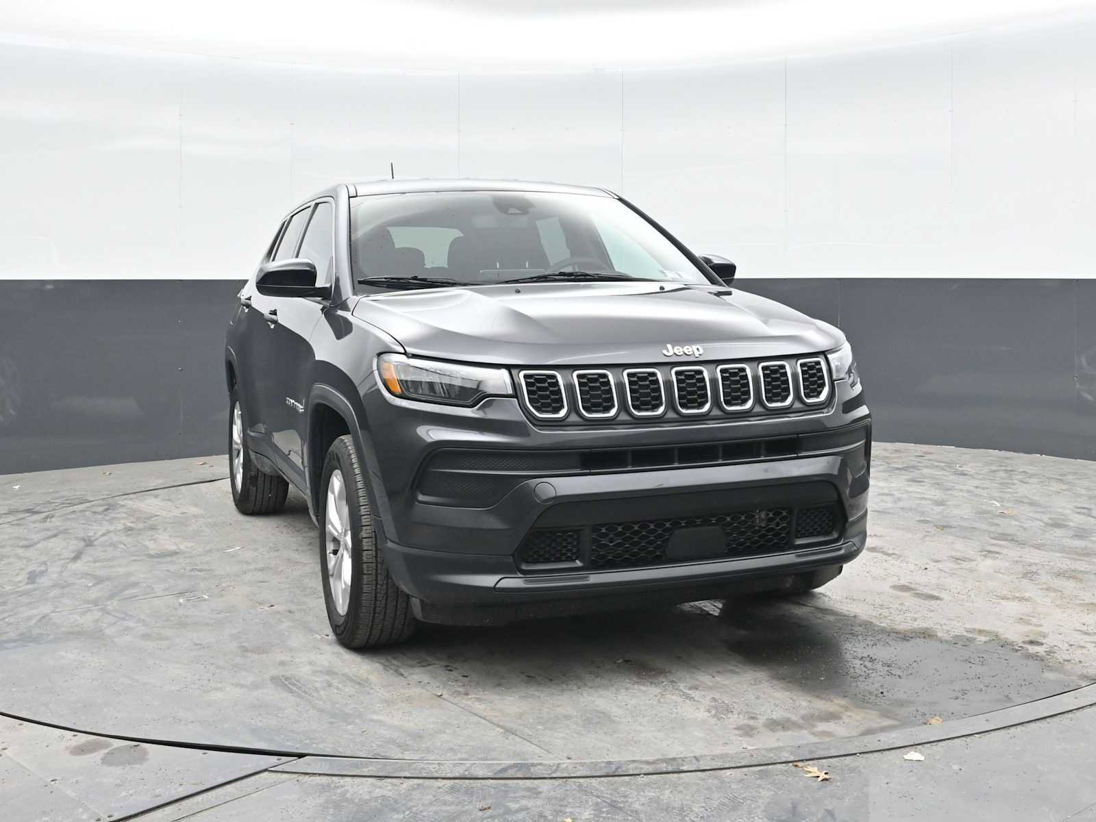 Used 2024 Jeep Compass Sport AWD/4WD image 5