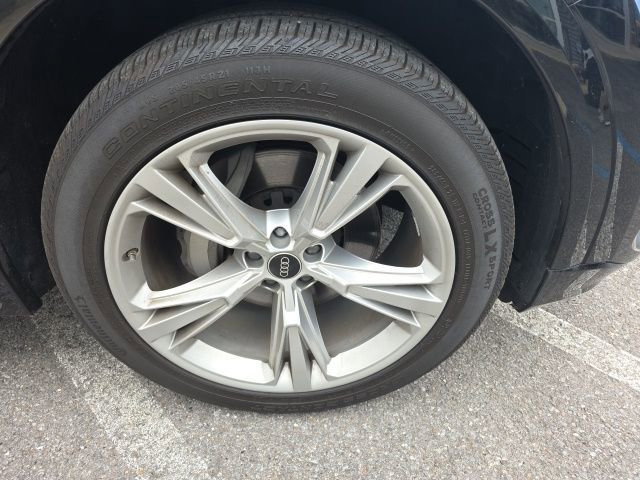 Used 2023 Audi Q8 Premium image 44