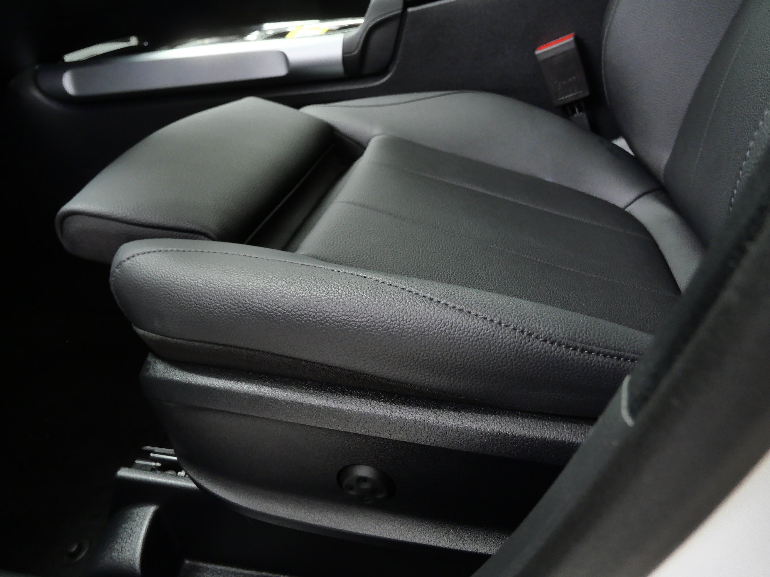 Certified 2026 Mercedes-Benz GLB 250 4MATIC image 18