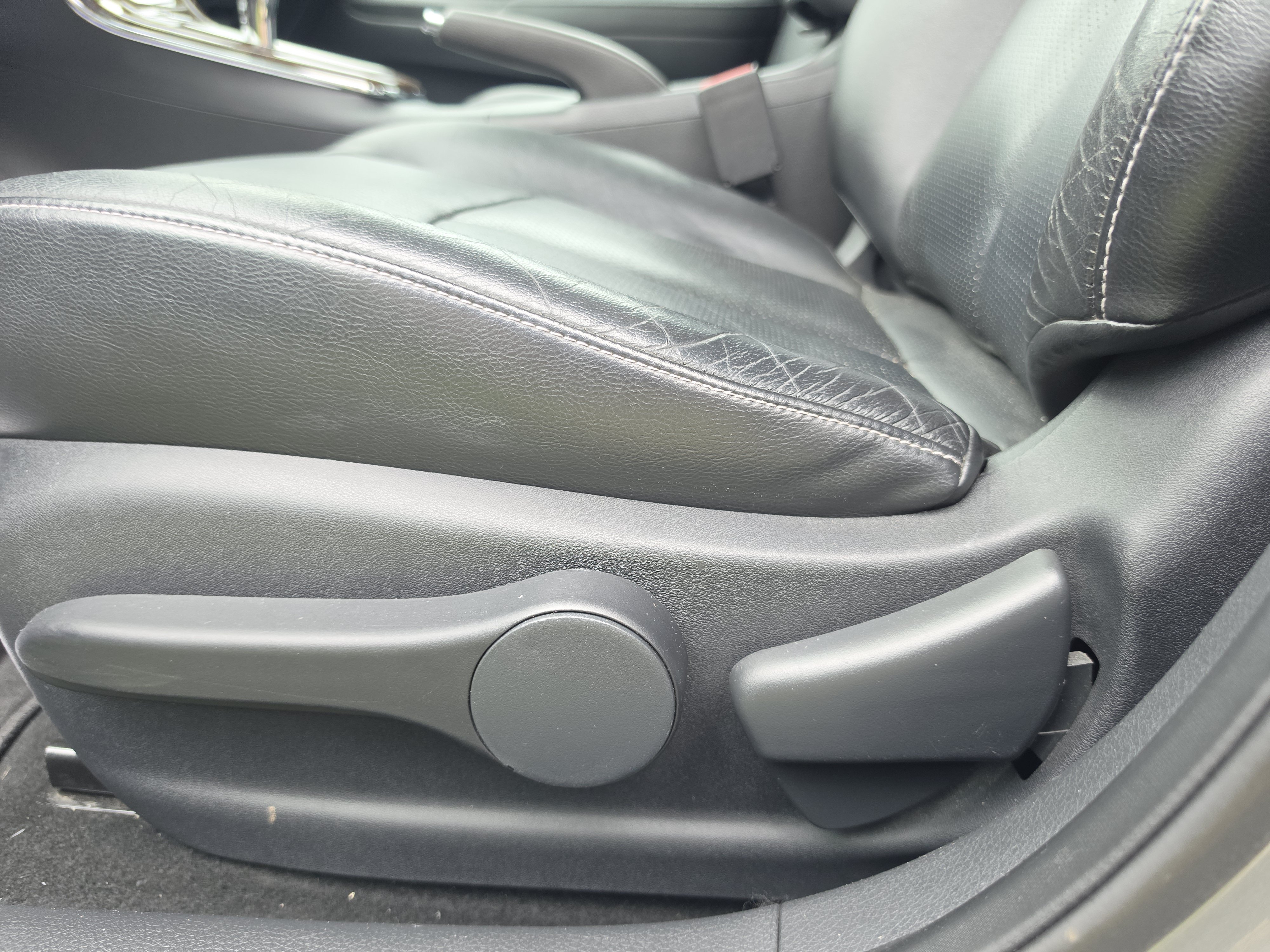 Used 2014 Nissan Sentra SL w/ Leather Package FWD image 12