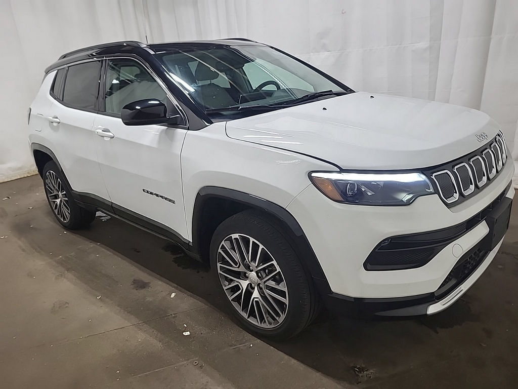 Used 2022 Jeep Compass Limited w/ Elite Group AWD/4WD image 3