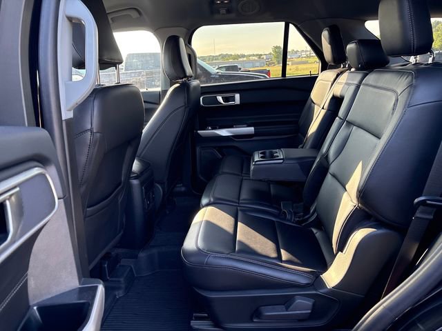 Used 2023 Ford Explorer XLT w/ Equipment Group 202A AWD/4WD image 9