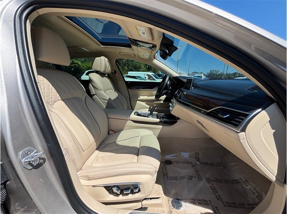 Used 2016 BMW 750i RWD image 46