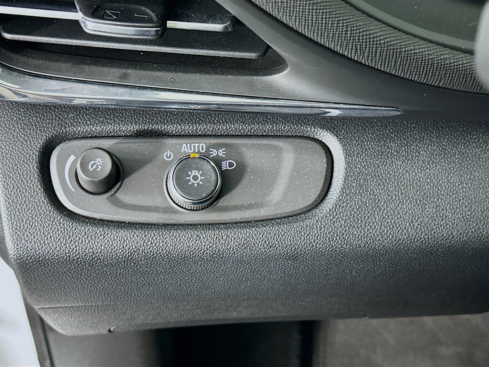 Used 2025 Buick Envista Preferred FWD image 16