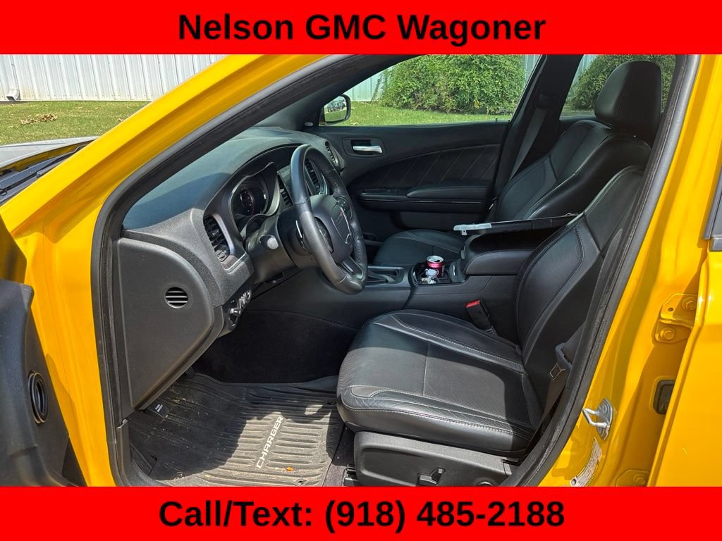 Used 2017 Dodge Charger R/T w/ Plus Group RWD image 9