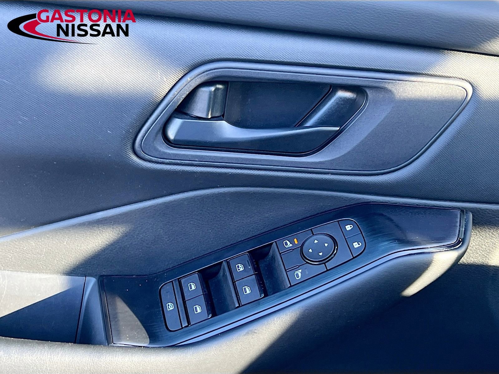 Used 2025 Nissan Rogue S image 22