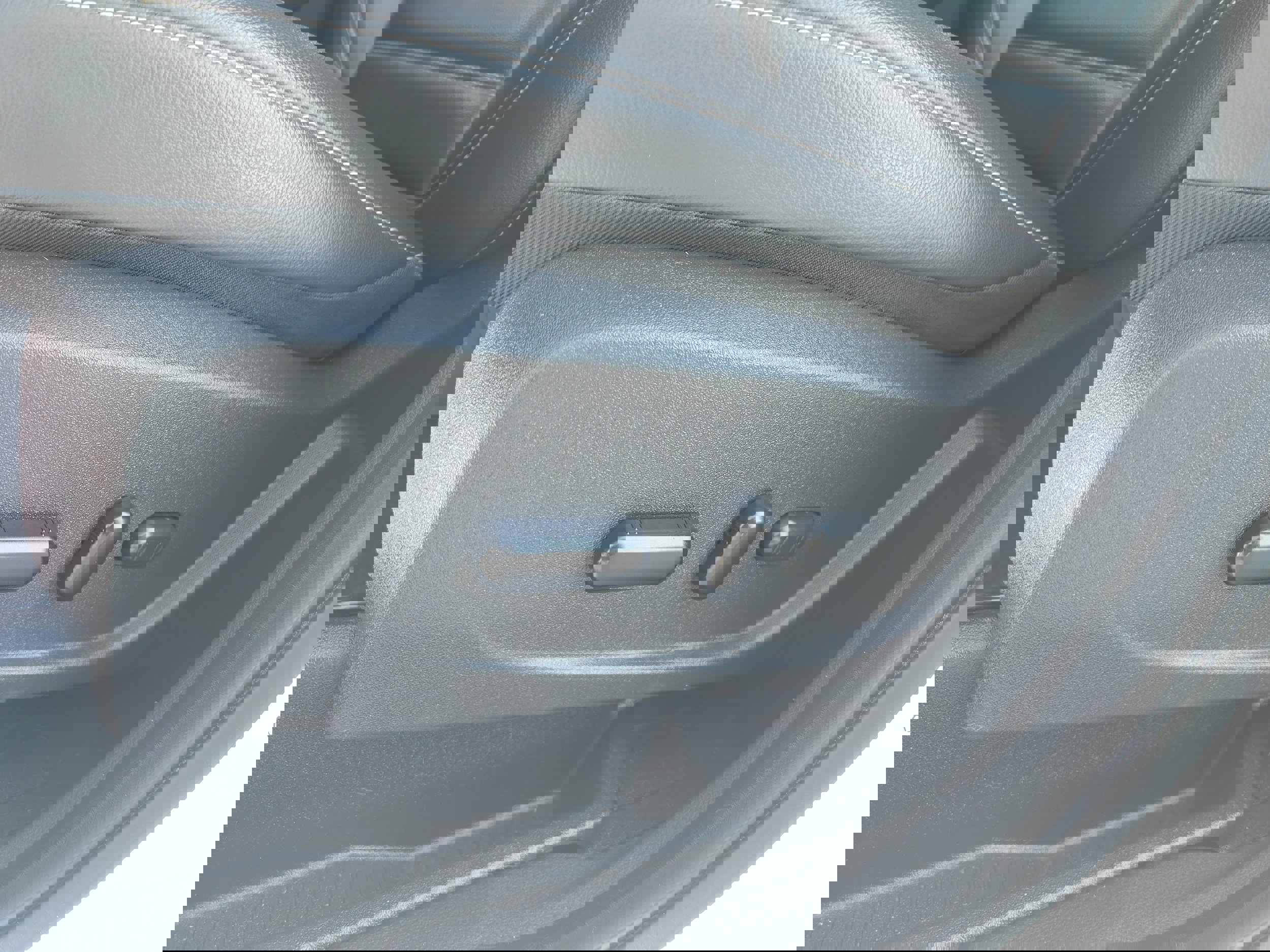 Used 2019 Ford Escape SEL image 12