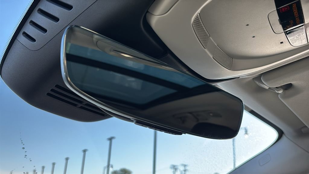 Certified 2025 Volvo XC60 B5 Plus AWD/4WD image 23