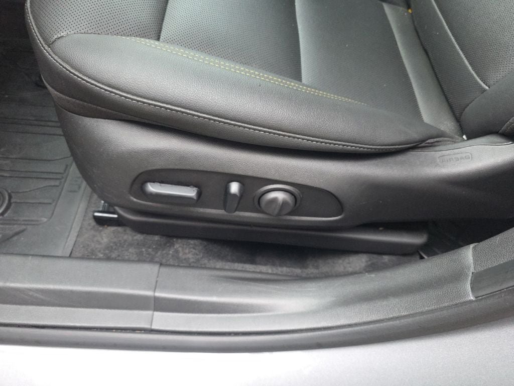 Used 2025 Chevrolet Trax ACTIV w/ Sunroof Package FWD image 15