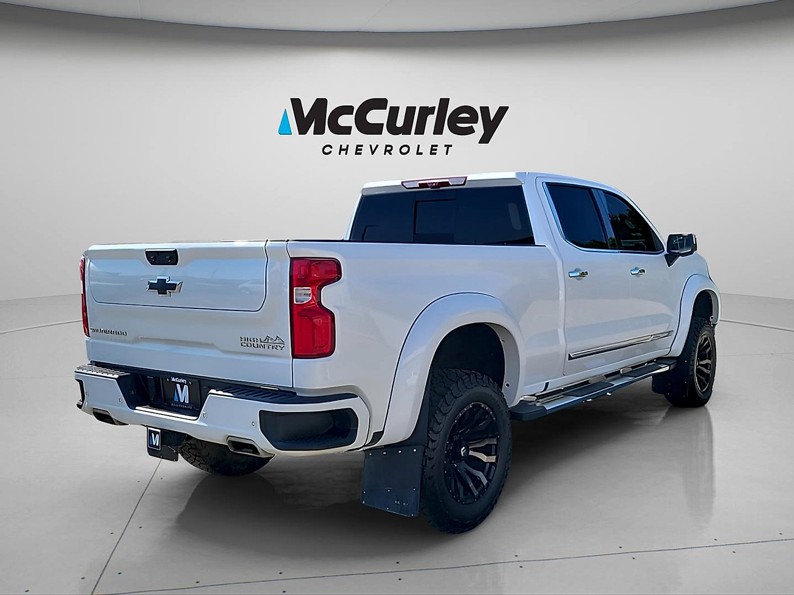 Used 2024 Chevrolet Silverado 1500 High Country w/ Technology Package AWD/4WD image 7