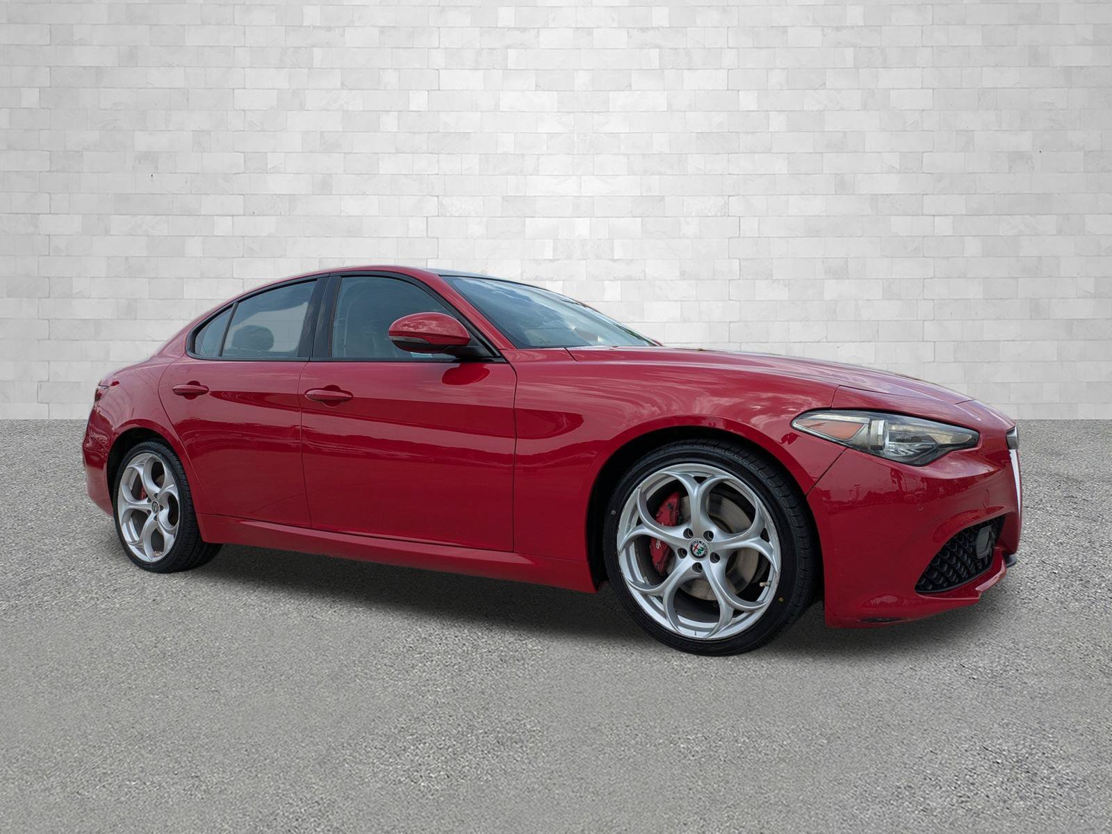 Used 2018 Alfa Romeo Giulia Ti Sport w/ Quick Order Package 22S Sport AWD/4WD video 1