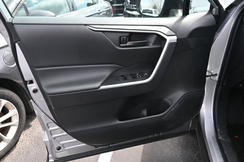 Used 2025 Toyota RAV4 LE AWD/4WD image 13
