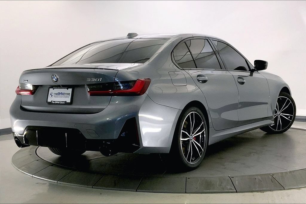 Used 2024 BMW 330i xDrive Sedan w/ M Sport Package AWD/4WD image 12