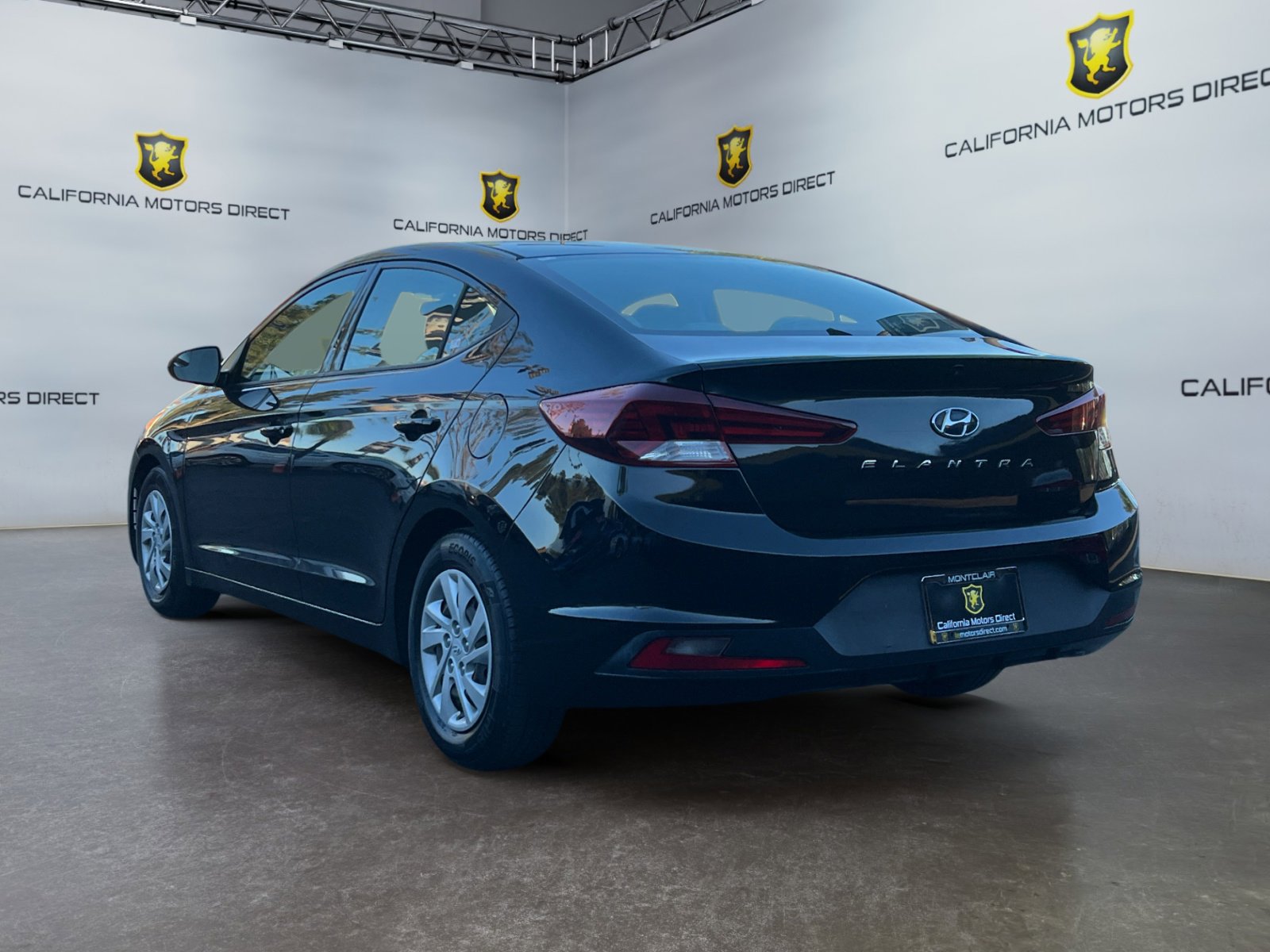 Used 2020 Hyundai Elantra SE FWD image 3