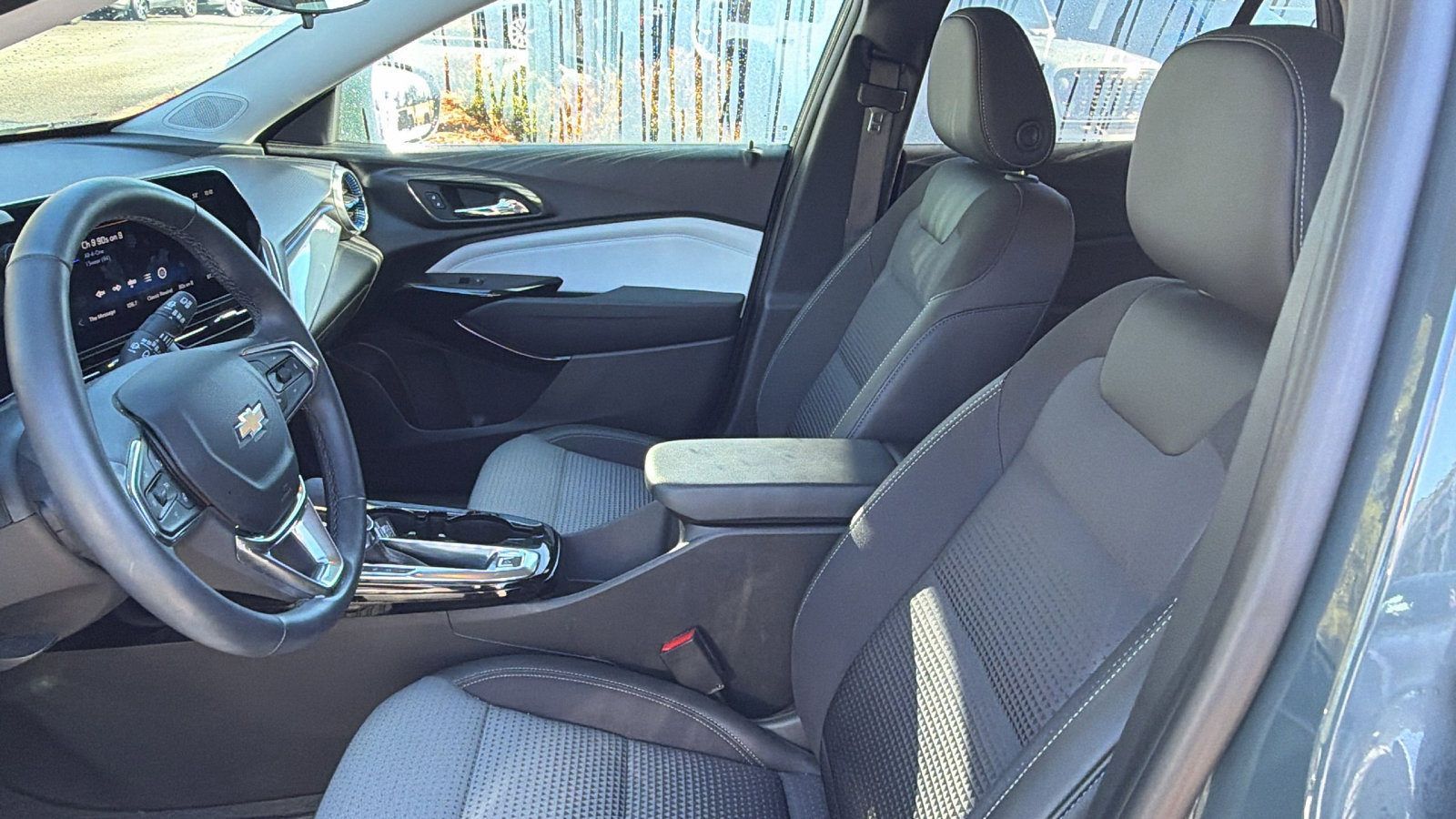 Used 2025 Chevrolet Trax LT w/ Driver Confidence Package image 17