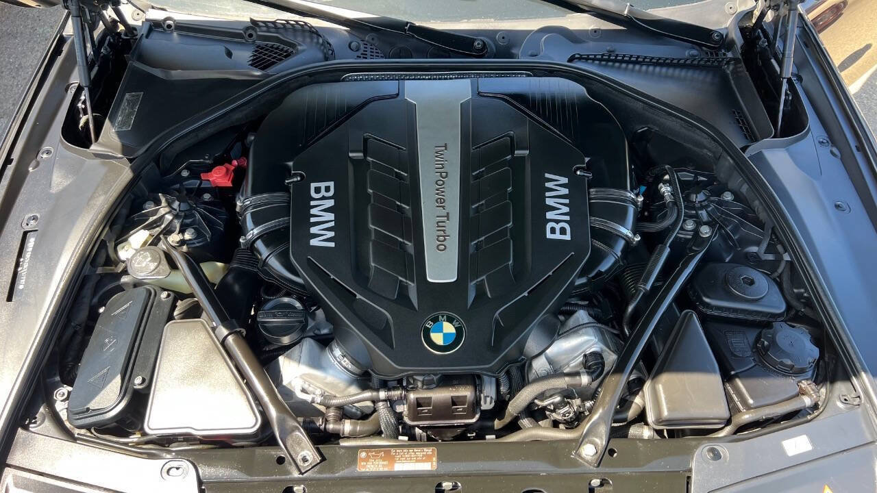 Used 2011 BMW 550i Sedan image 35
