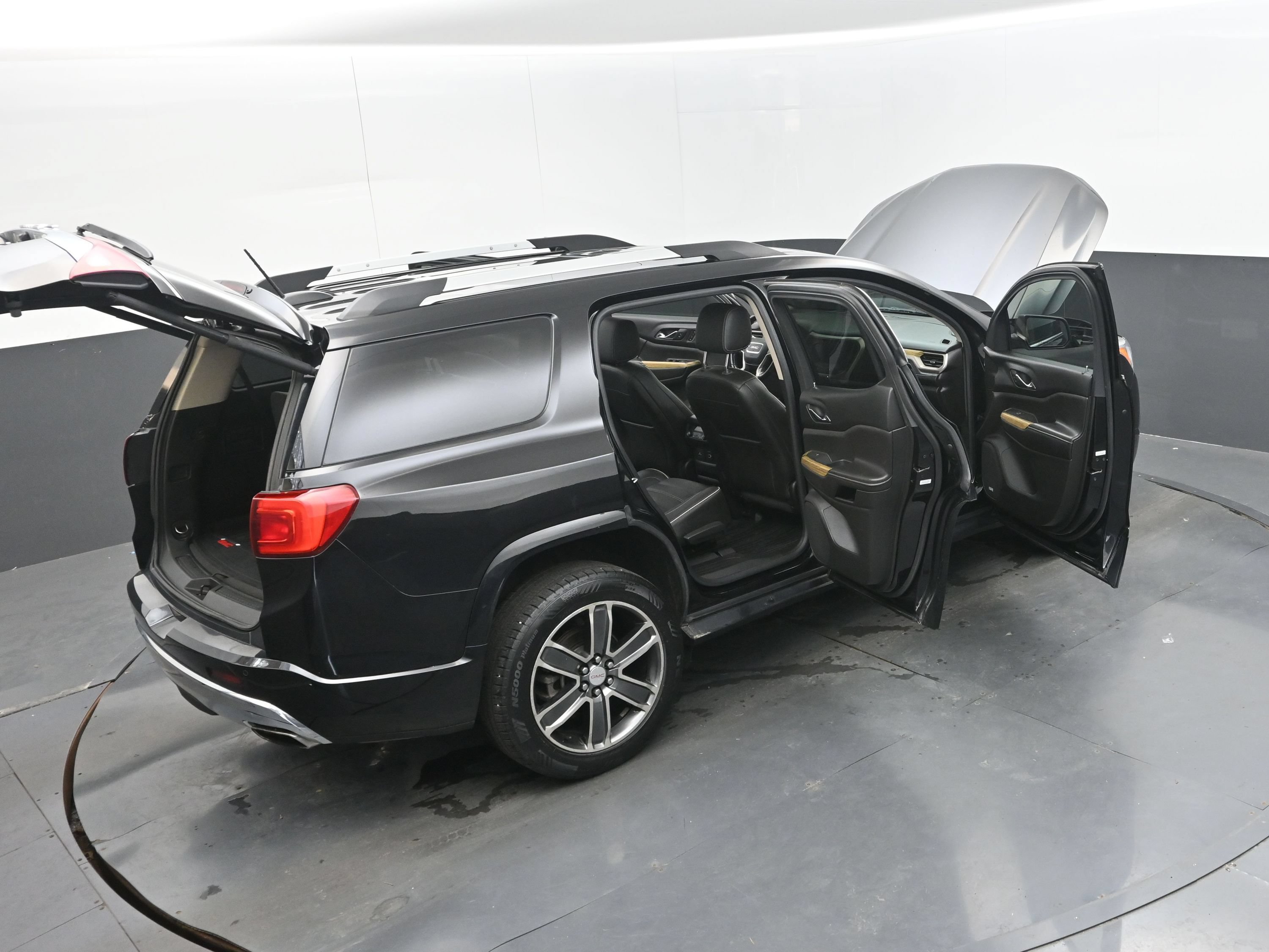 Used 2018 GMC Acadia Denali w/ Technology Package AWD/4WD image 42
