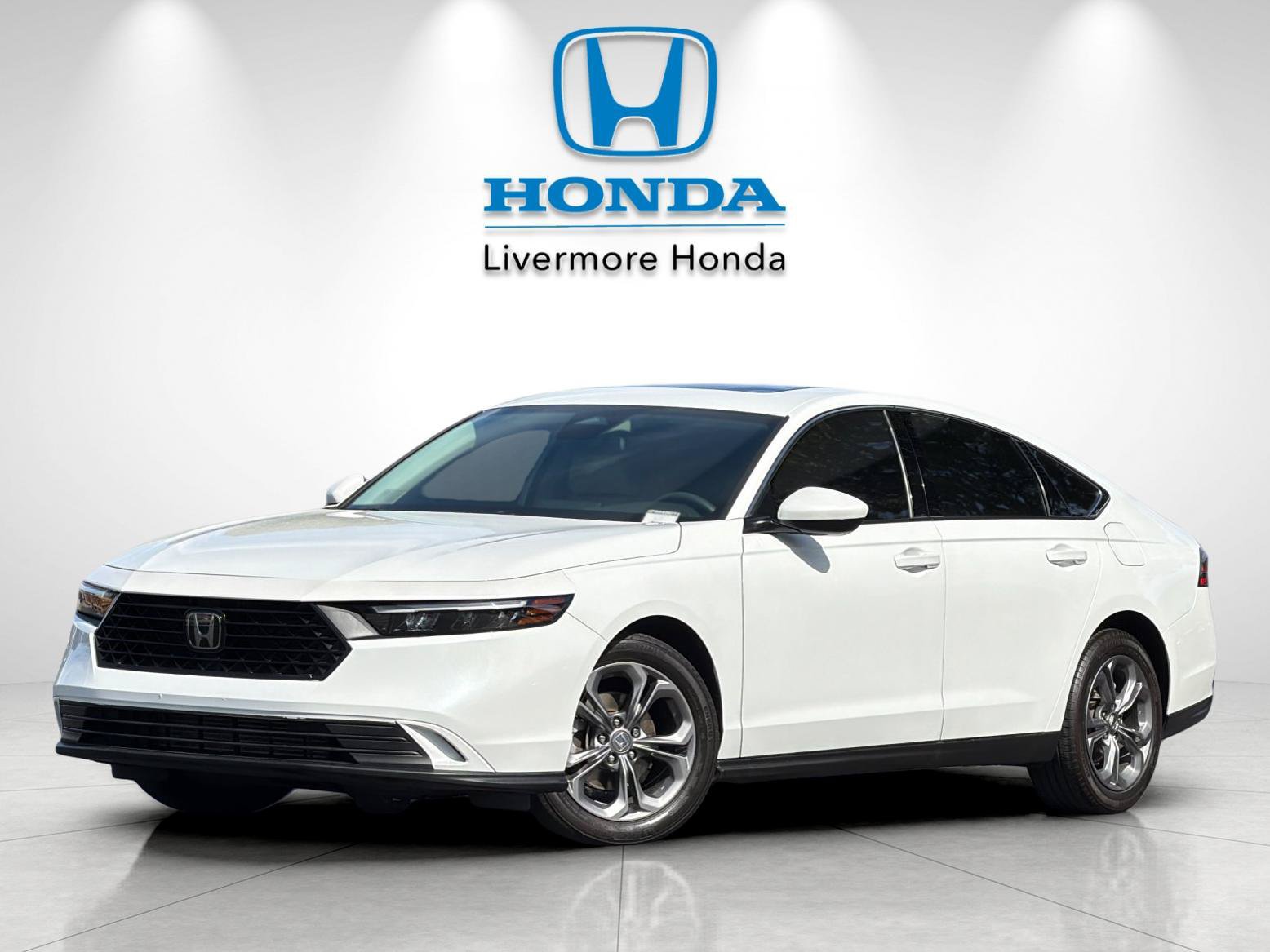 Used 2024 Honda Accord EX image 2