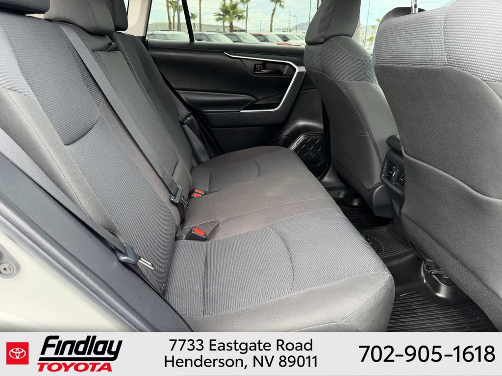 Used 2022 Toyota RAV4 LE FWD image 13