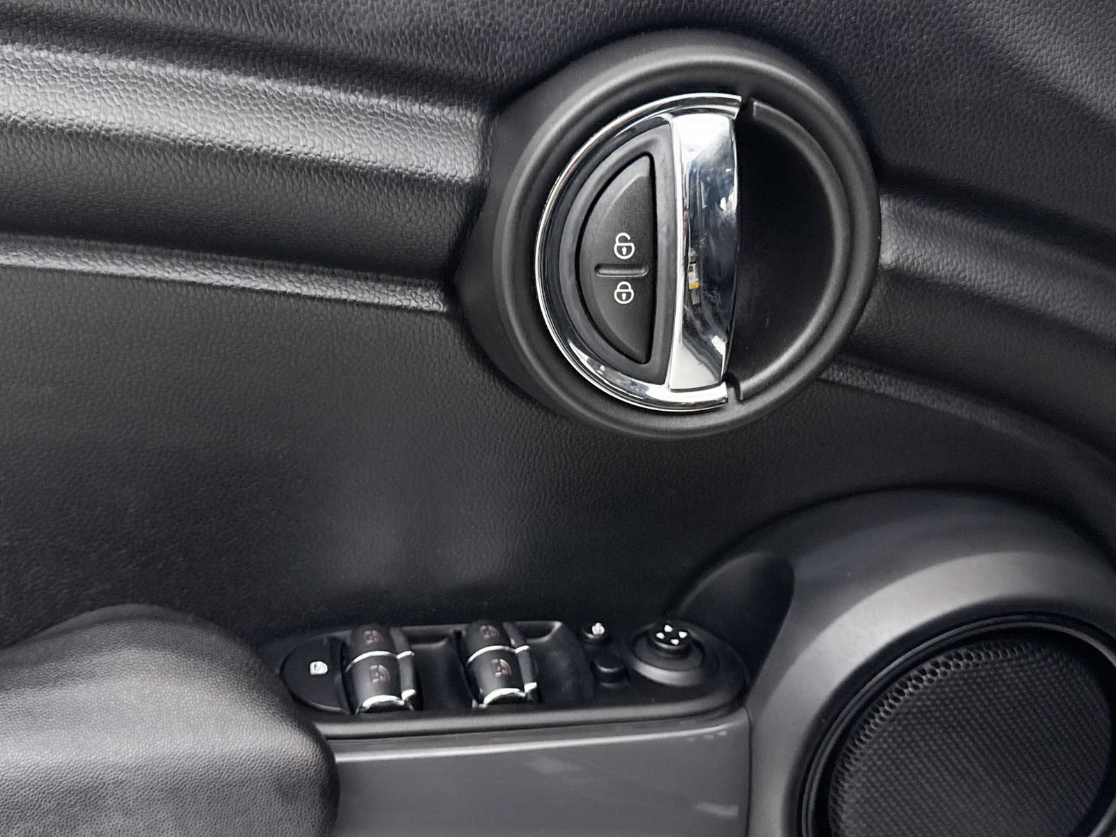 Used 2017 MINI Cooper 4-Door Hardtop FWD image 22