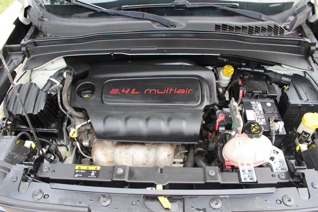 Used 2016 Jeep Renegade Latitude w/ Cold Weather Group FWD image 44