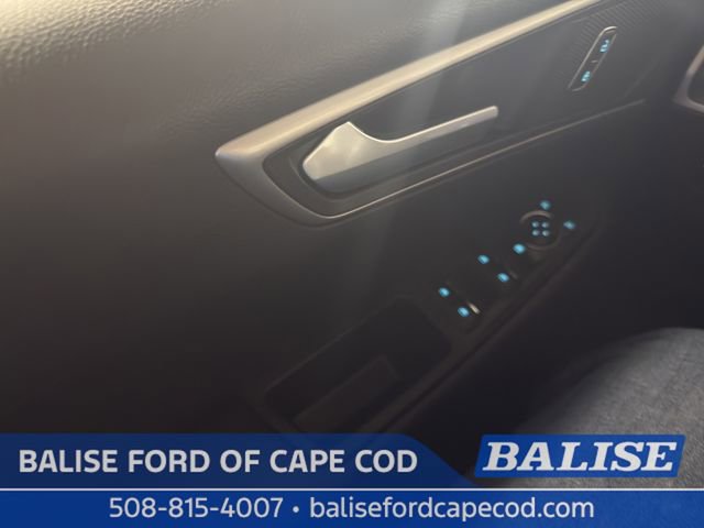 Used 2023 Ford Edge SEL image 3