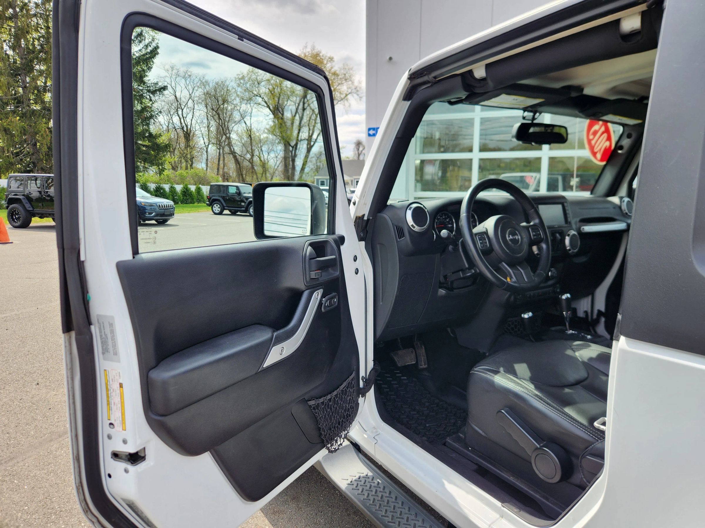 Used 2015 Jeep Wrangler Sahara w/ Dual Top Group AWD/4WD image 23