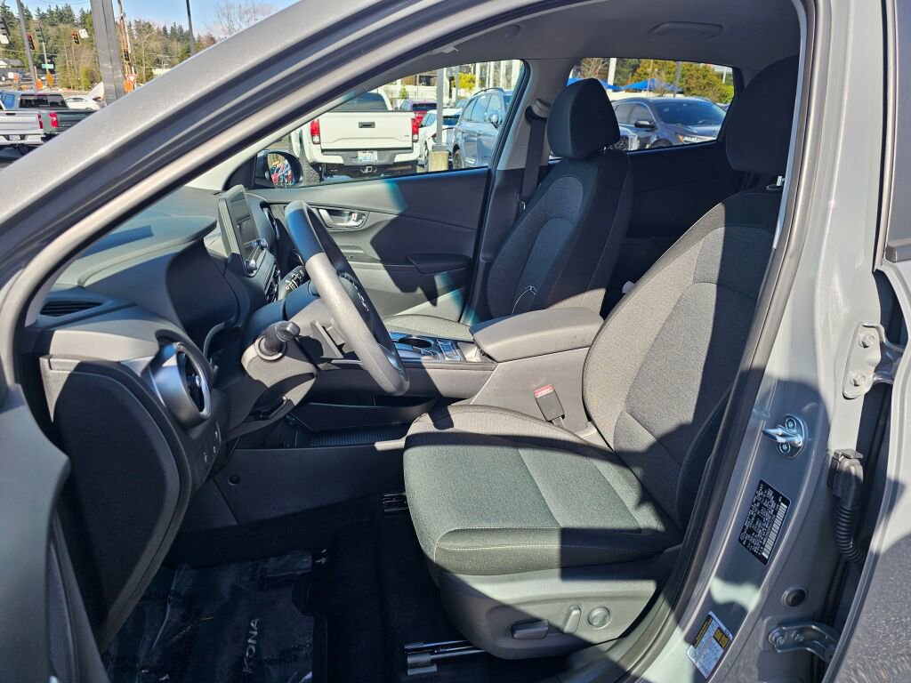 Used 2023 Hyundai Kona SE image 19