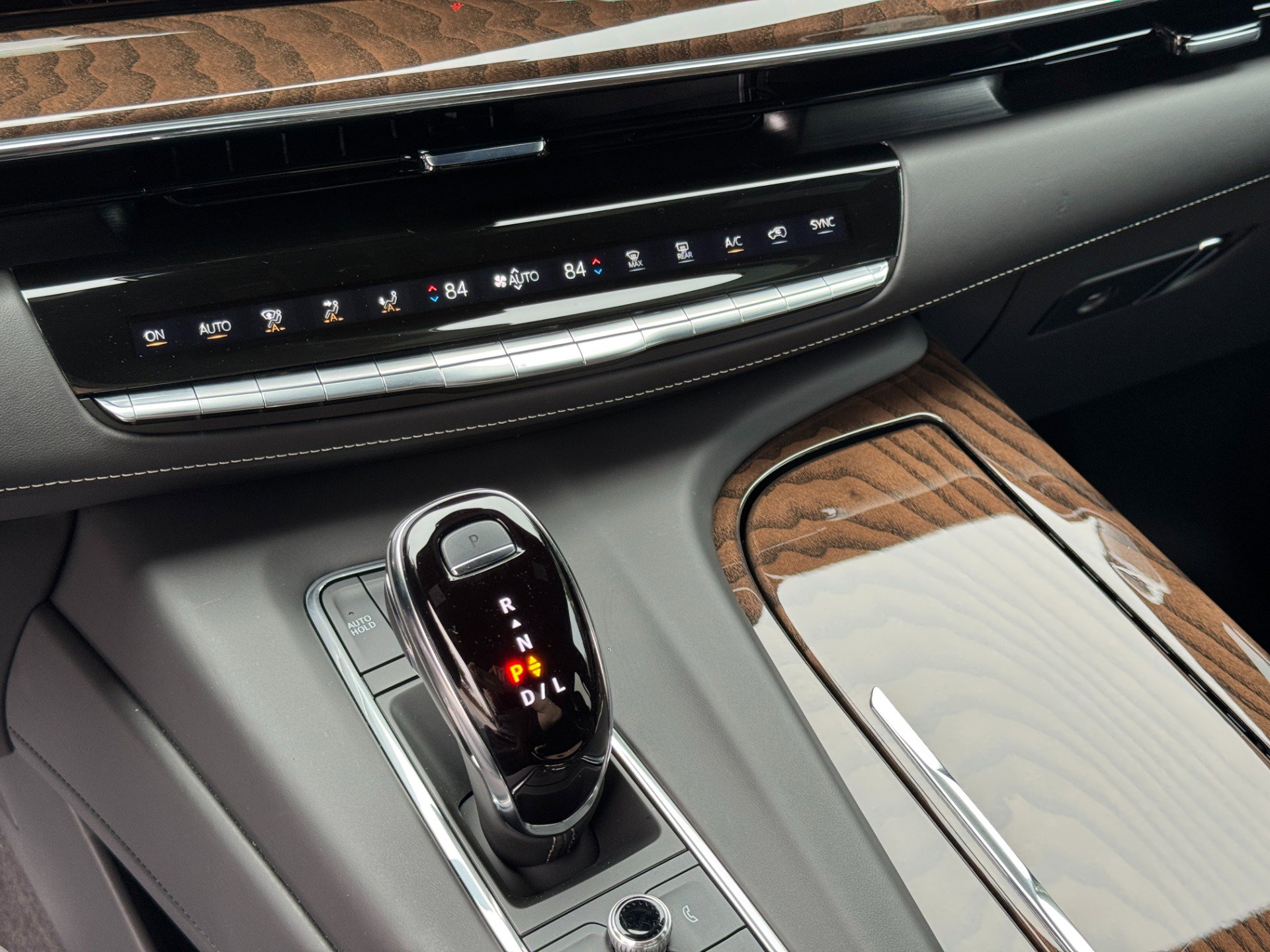 Used 2024 Cadillac Escalade ESV Sport Platinum w/ LPO, ONYX Package image 38