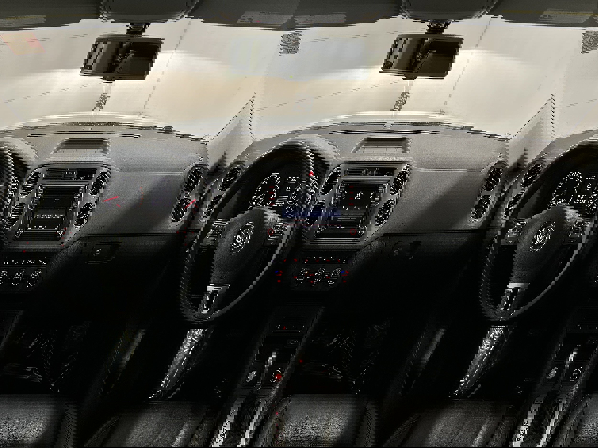 Used 2017 Volkswagen Tiguan Sport image 8