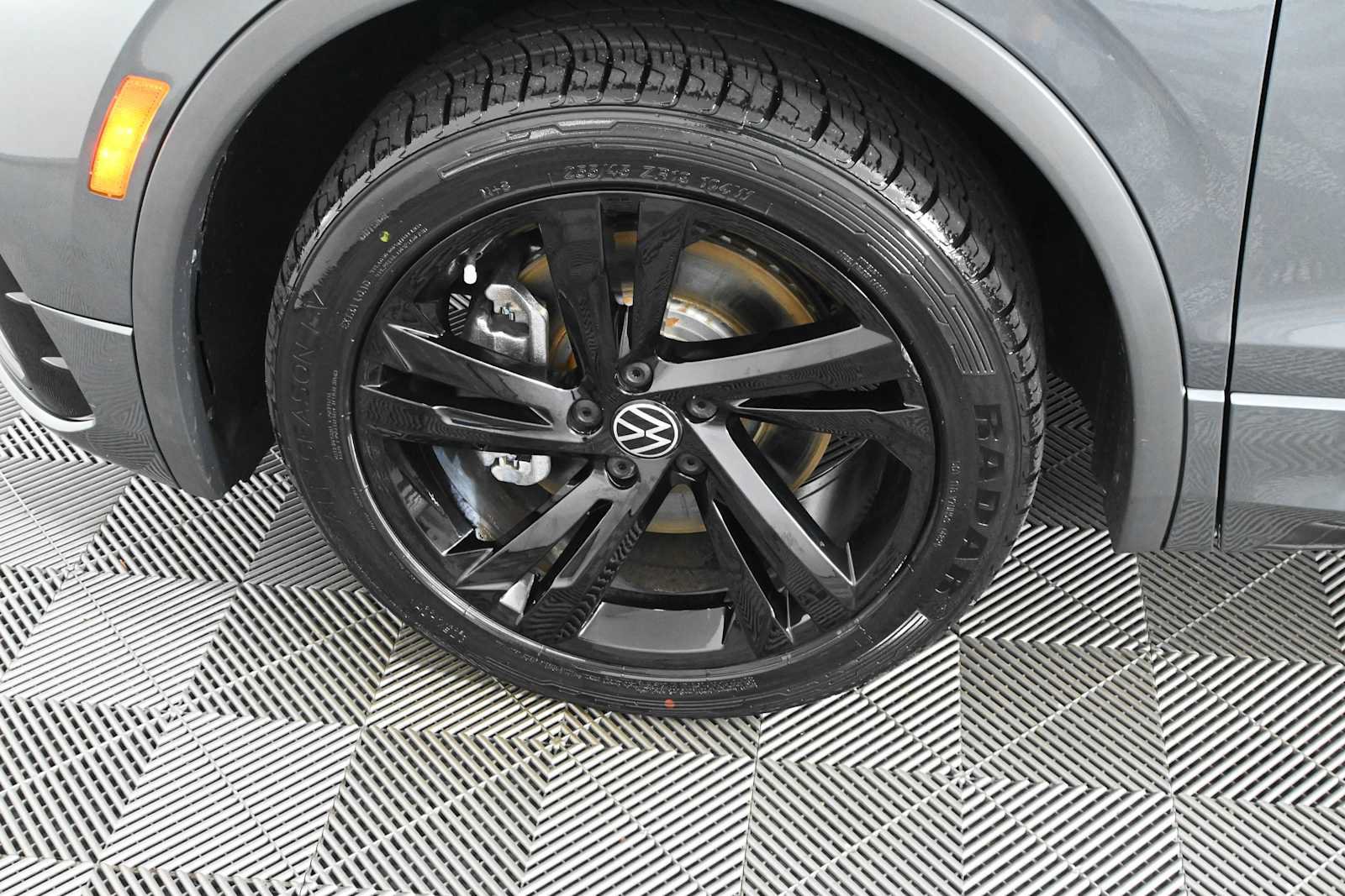 Certified 2023 Volkswagen Tiguan SE R-Line FWD image 29