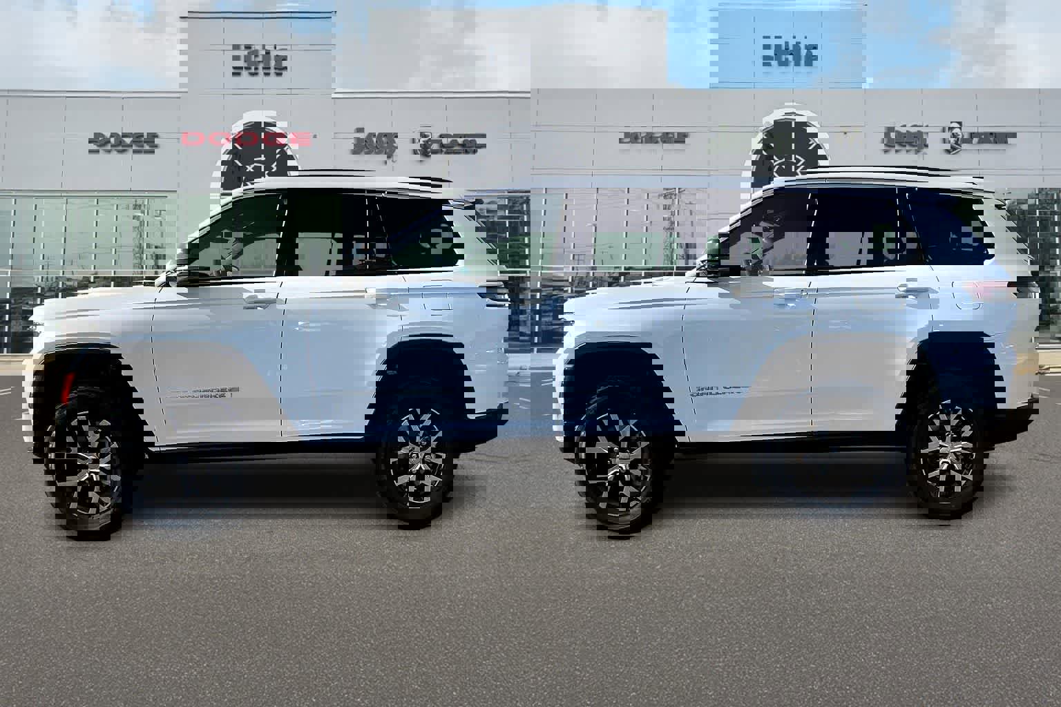 New 2025 Jeep Grand Cherokee L Limited w/ Luxury Tech Group II image 3