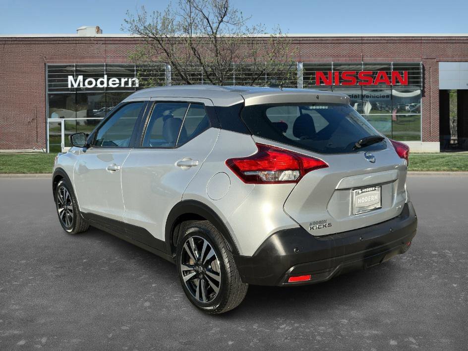 Used 2020 Nissan Kicks SV image 2