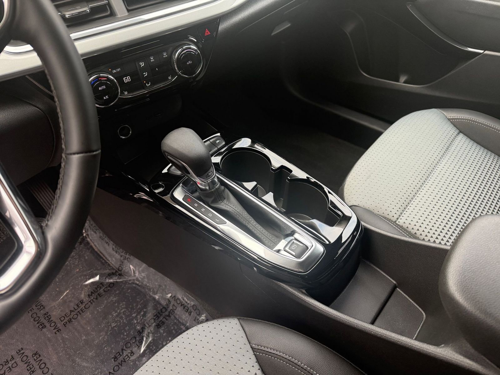 Used 2025 Chevrolet Trax LT w/ LT Convenience Package image 40