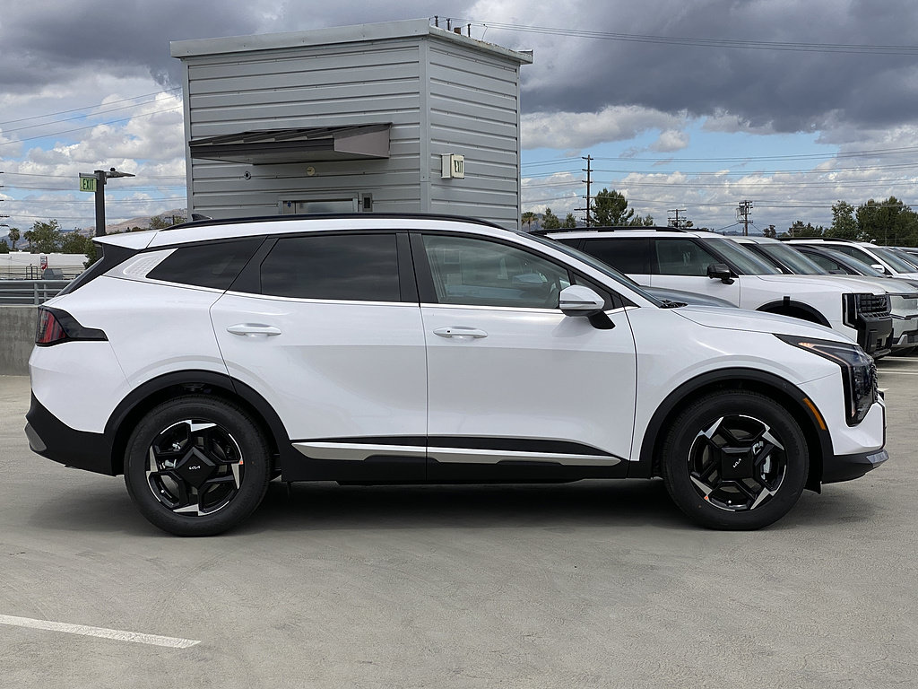 New 2026 Kia Sportage EX w/ EX Panorama Roof Package FWD image 2