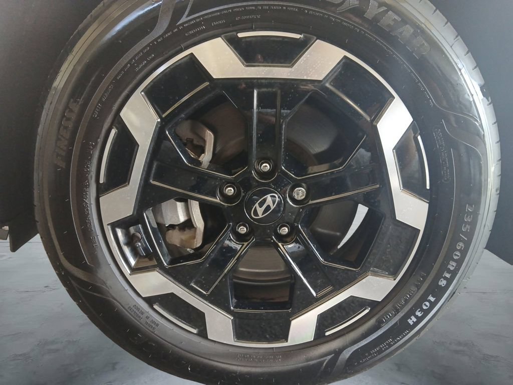 Certified 2025 Hyundai Santa Fe SEL FWD image 17