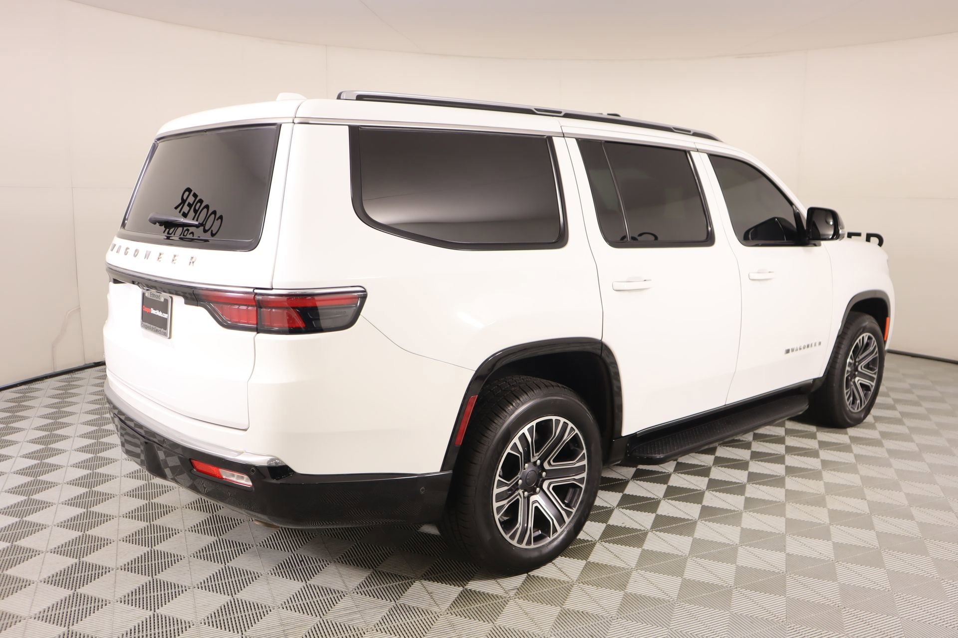 Used 2023 Jeep Wagoneer 4WD w/ Premium Group I image 23