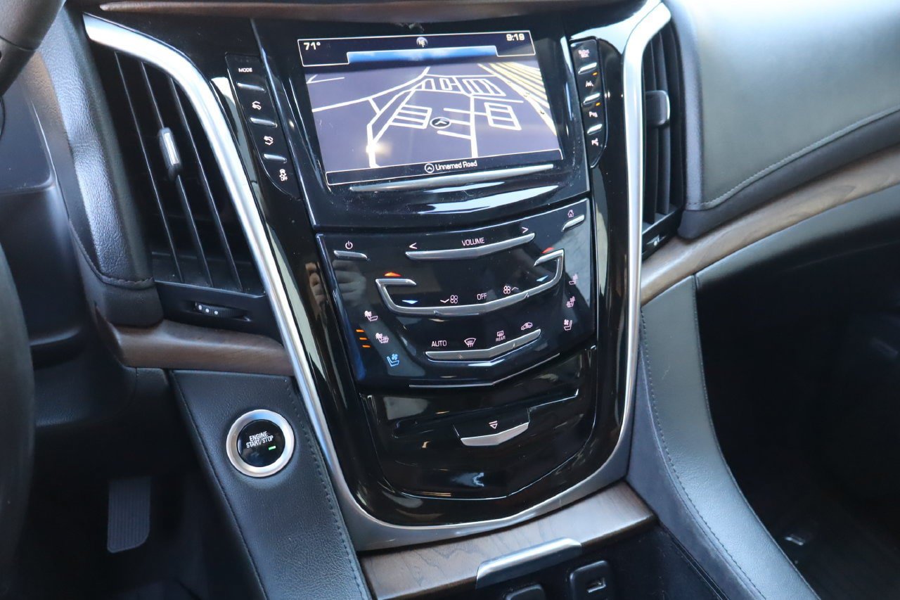 Used 2020 Cadillac Escalade Luxury RWD image 8