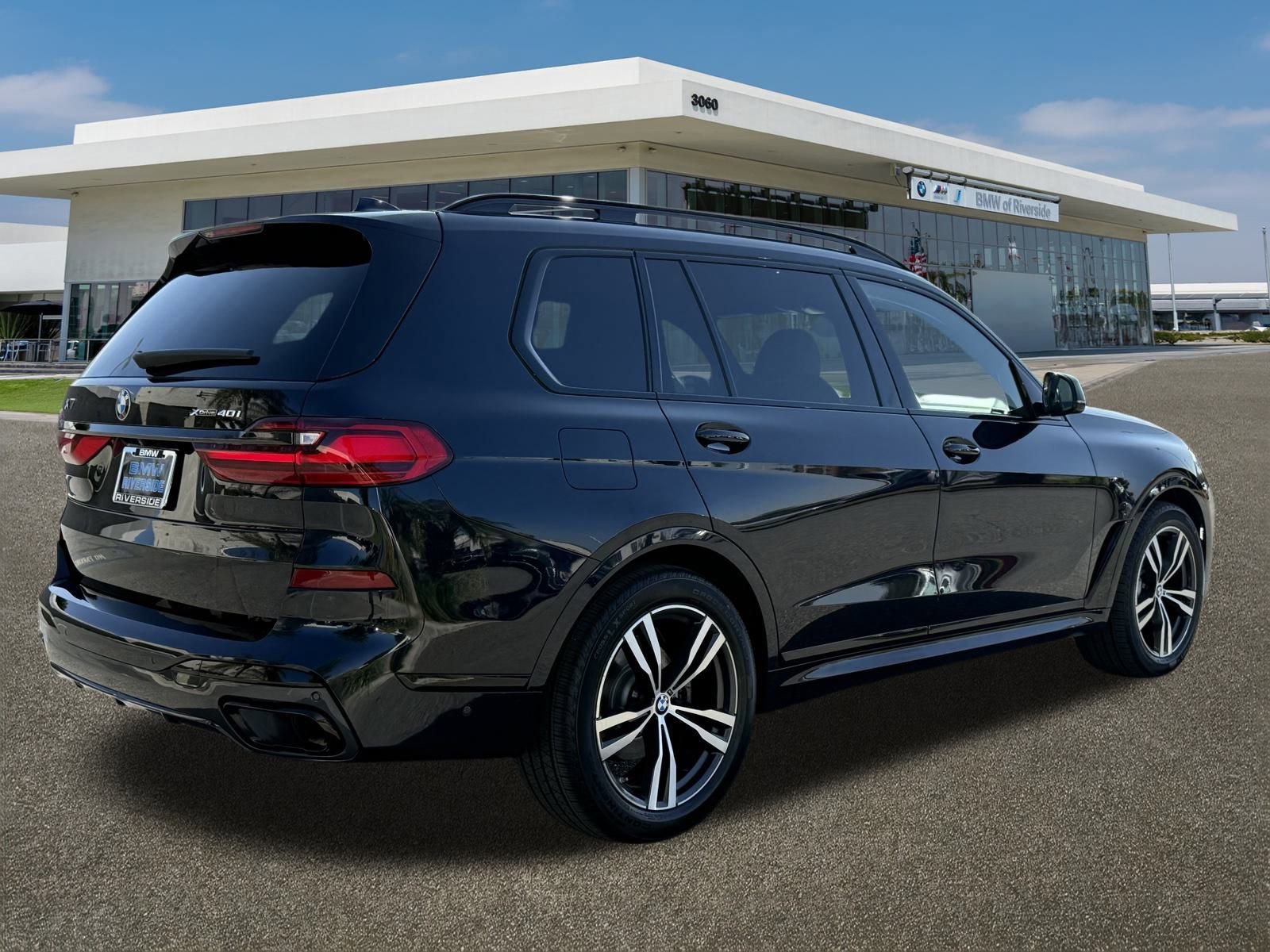 Used 2022 BMW X7 xDrive40i w/ M Sport Package image 11