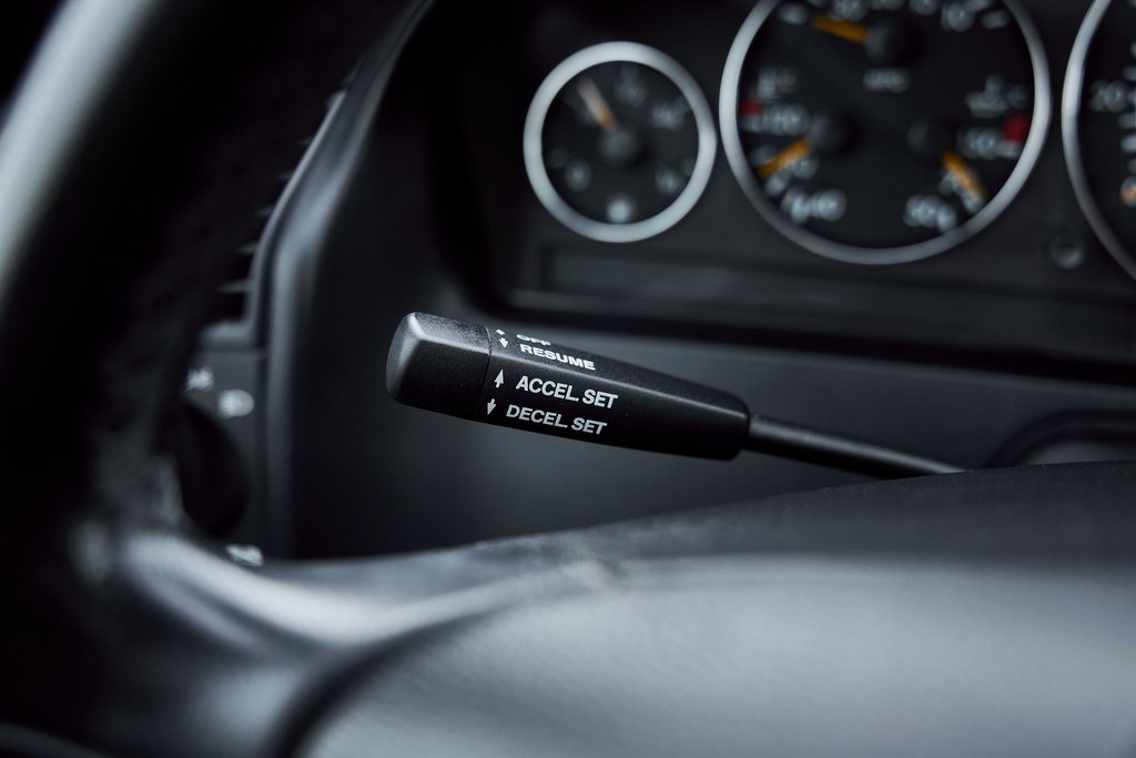 Used 2002 Mercedes-Benz SL 500 w/ SL2 Option Pkg image 48