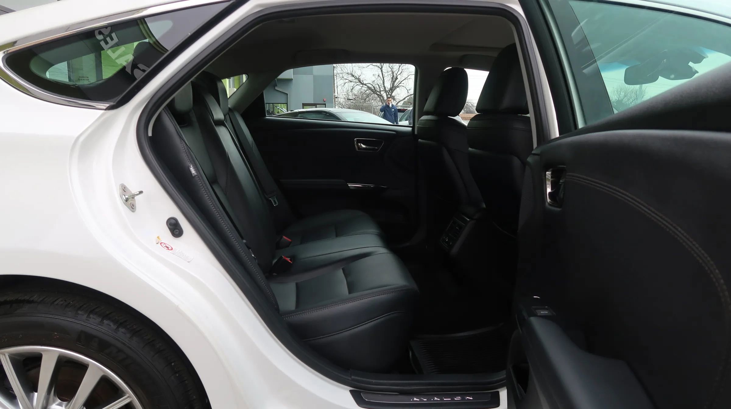 Used 2018 Toyota Avalon Limited w/ All Weather Liner Package FWD image 22