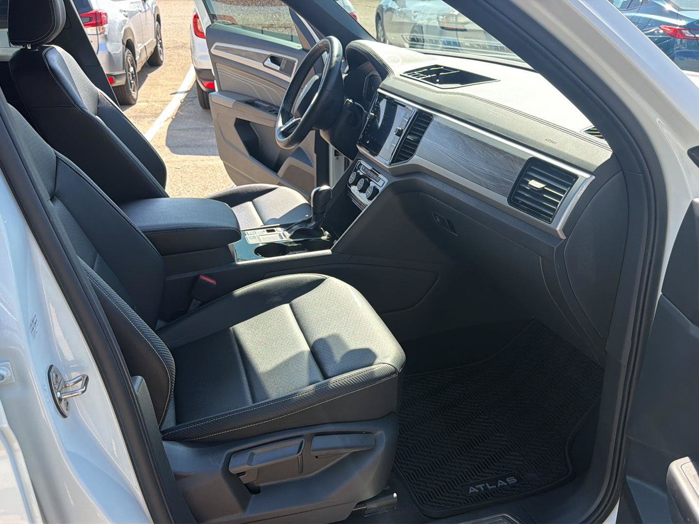 Used 2023 Volkswagen Atlas Cross Sport SE w/ Panoramic Sunroof Package FWD image 18