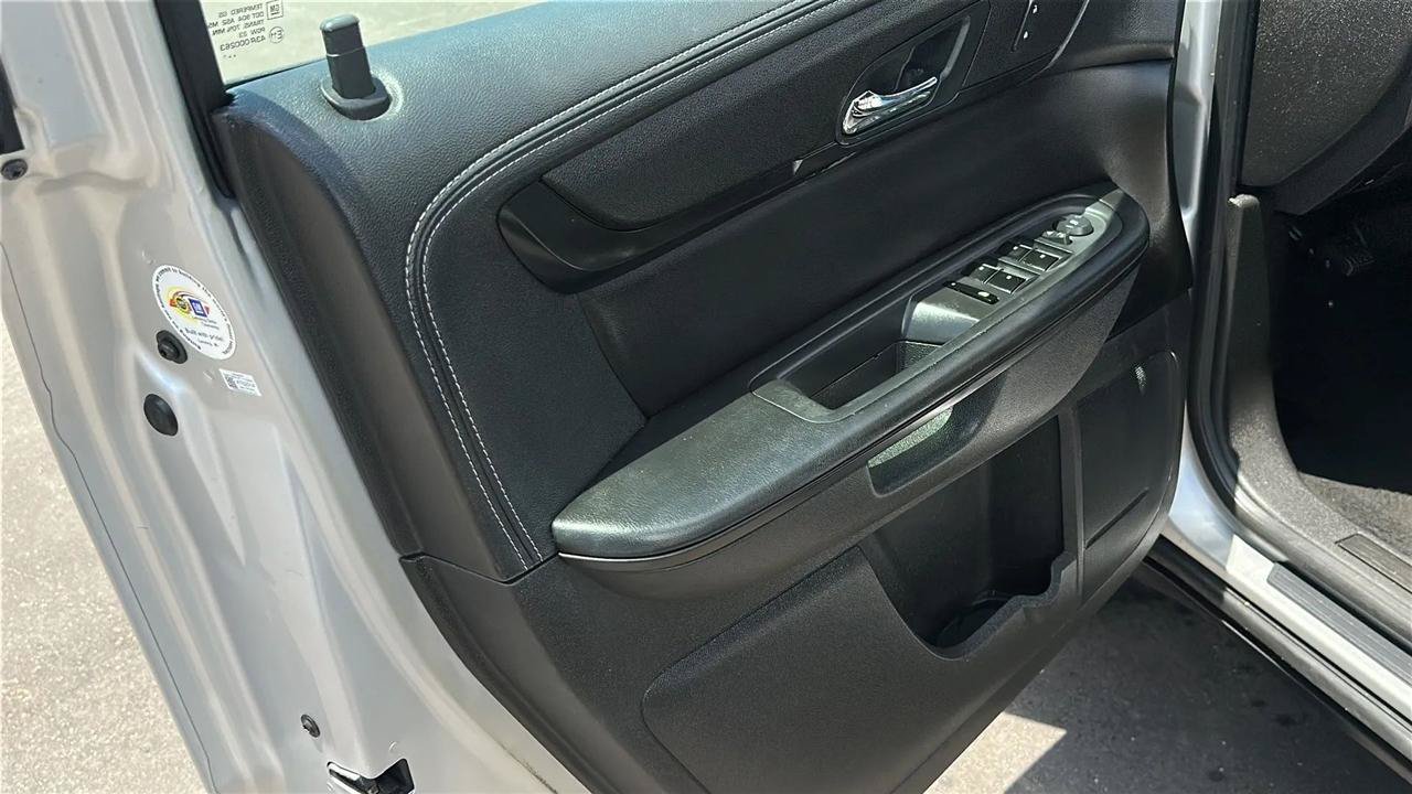 Used 2014 GMC Acadia SLE FWD image 16