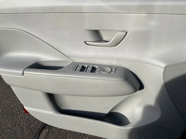 Used 2025 Hyundai Kona SEL image 13