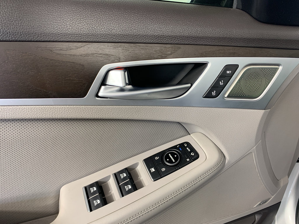 Used 2019 Genesis G80 5.0 Ultimate RWD image 14